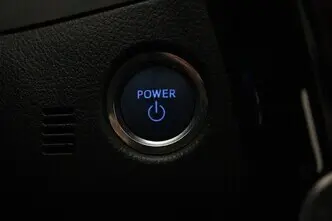 Toyota Auris, 1.8, 73 kW, гибрид, автомат, передний привод