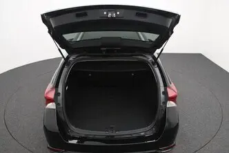 Toyota Auris, 1.8, 73 kW, гибрид, автомат, передний привод