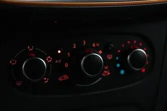 Dacia Sandero, 0.9, 66 kW, бензин, механическая, передний привод