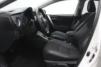 Toyota Auris, 1.8, 73 kW, гибрид, автомат, передний привод