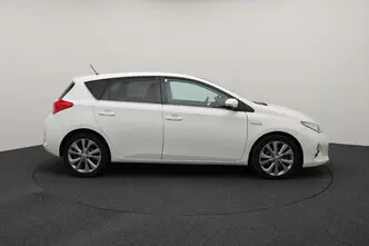 Toyota Auris, 1.8, 73 kW, гибрид, автомат, передний привод