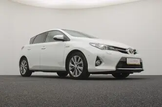 Toyota Auris, 1.8, 73 kW, гибрид, автомат, передний привод
