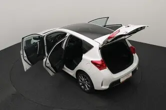 Toyota Auris, 1.8, 73 kW, гибрид, автомат, передний привод