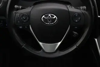 Toyota Auris, 1.8, 73 kW, гибрид, автомат, передний привод
