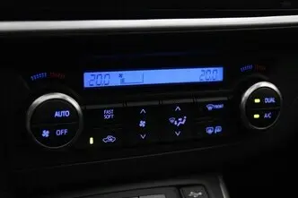 Toyota Auris, 1.8, 73 kW, гибрид, автомат, передний привод