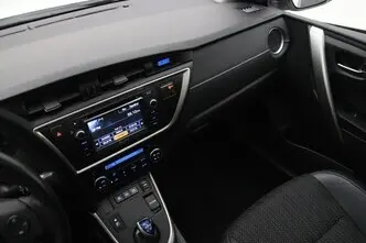 Toyota Auris, 1.8, 73 kW, гибрид, автомат, передний привод