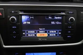 Toyota Auris, 1.8, 73 kW, гибрид, автомат, передний привод