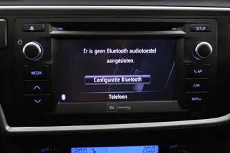 Toyota Auris, 1.8, 73 kW, гибрид, автомат, передний привод