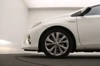 Toyota Auris, 1.8, 73 kW, гибрид, автомат, передний привод