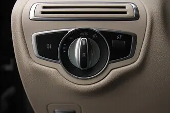 Mercedes-Benz GLC 300, 2.0, 155 kW, подключаемый гибрид, автомат, полный привод