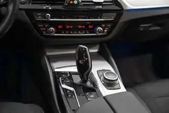 BMW 530, 2.0, 215 kW, подключаемый гибрид, автомат, полный привод