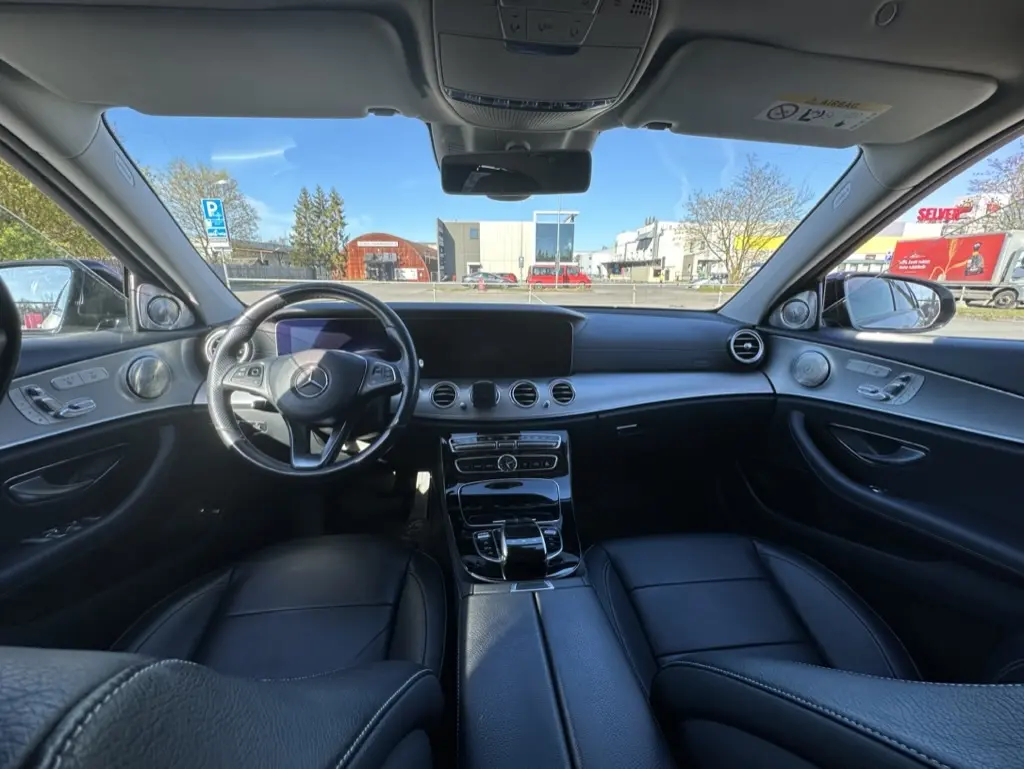 Mercedes-Benz E 400, 3.5, 245 kW, petrol, automatic, four-wheel drive