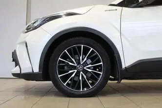 Toyota C-HR, 1.8, 72 kW, гибрид, автомат, передний привод