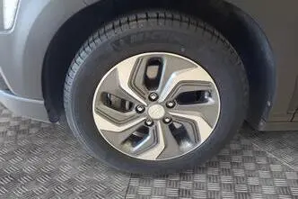 Hyundai Kona, 1.6, 77 kW, hybrid, automatic, front-wheel drive