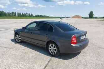 Škoda Superb, 2.0, 85 kW, bensiin, manuaal, esivedu