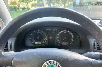 Škoda Superb, 2.0, 85 kW, bensiin, manuaal, esivedu