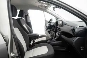 Hyundai i10, 1.0, 49 kW, petrol, manual, front-wheel drive