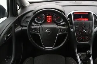 Opel Astra, 1.6, 100 kW, дизель, механическая, передний привод