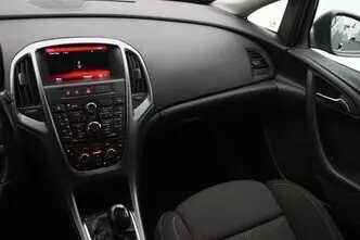 Opel Astra, 1.6, 100 kW, дизель, механическая, передний привод
