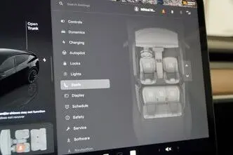 Tesla Model Y, 155 kW, elekter, automaat, nelikvedu