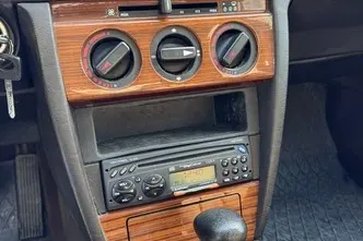 Mercedes-Benz 190, 2.0, 90 kW, бензин, автомат, задний привод