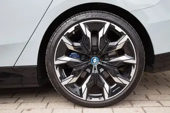 BMW i5, 105 kW, elekter, automaat, tagavedu