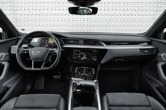 Audi e-tron, 300 kW, электричество, автомат, полный привод
