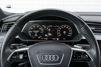Audi e-tron, 300 kW, электричество, автомат, полный привод