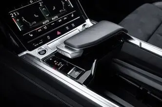 Audi e-tron, 300 kW, электричество, автомат, полный привод