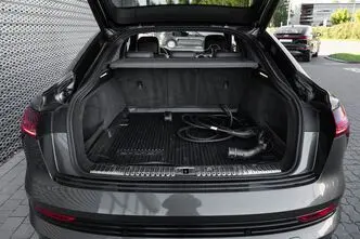 Audi e-tron, 300 kW, электричество, автомат, полный привод