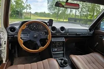 Mercedes-Benz 300, 3.0, 59 kW, дизель, механическая, задний привод