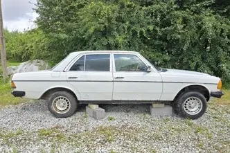 Mercedes-Benz 300, 3.0, 59 kW, дизель, механическая, задний привод