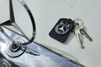 Mercedes-Benz 300, 3.0, 59 kW, дизель, механическая, задний привод