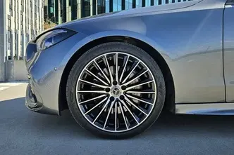 Mercedes-Benz C 300, 2.0, 195 kW, гибрид, автомат, задний привод