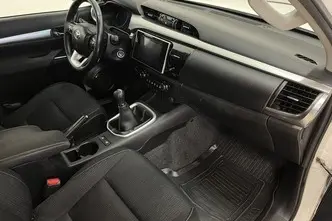 Toyota Hilux, 2.4, 110 kW, дизель, механическая, полный привод