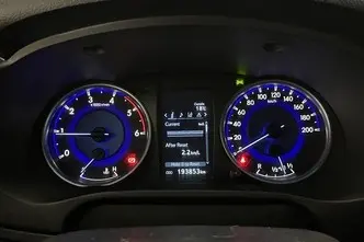Toyota Hilux, 2.4, 110 kW, дизель, механическая, полный привод