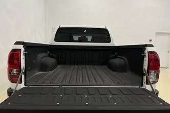Toyota Hilux, 2.4, 110 kW, дизель, механическая, полный привод