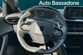 Peugeot 2008, 1.2, 96 kW, bensiin, automaat, esivedu