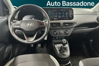 Hyundai i10, 1.0, 46 kW, petrol, manual, front-wheel drive