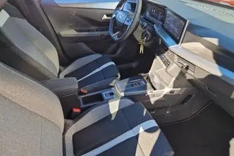 Opel Frontera, 1.2, 107 kW, гибрид, автомат, передний привод