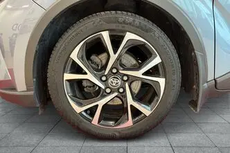 Toyota C-HR, 1.8, 72 kW, гибрид, автомат, передний привод