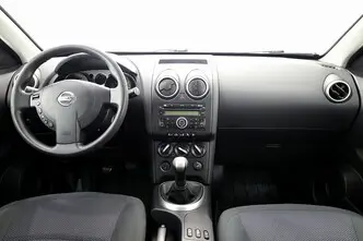 Nissan Qashqai, 1.6, 84 kW, petrol, manual, front-wheel drive
