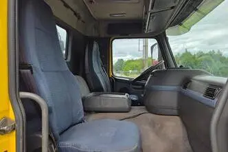 Volvo FM300 6X2*4 HMF 910, 220 kW, дизель