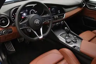 Alfa Romeo Giulia, 2.0, 148 kW, бензин, автомат, задний привод