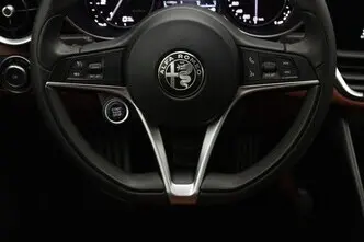 Alfa Romeo Giulia, 2.0, 148 kW, бензин, автомат, задний привод