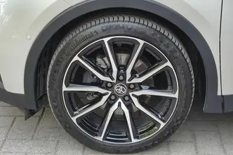 Toyota C-HR, 2.0, 112 kW, hybrid, automatic, four-wheel drive