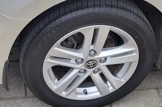 Toyota Corolla, 1.8, 72 kW, гибрид, автомат, передний привод