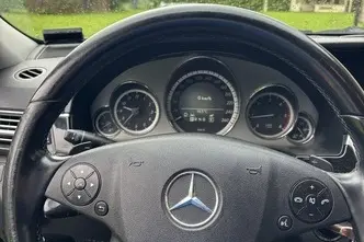 Mercedes-Benz E 220, 2.1, 125 kW, дизель, автомат, задний привод