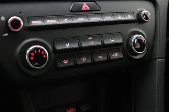 Kia Sportage, 1.6, 97 kW, бензин, механическая, передний привод