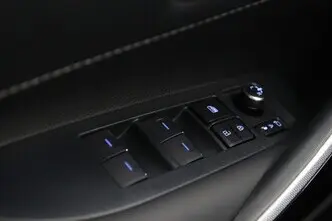Toyota Corolla, 2.0, 112 kW, гибрид, автомат, передний привод